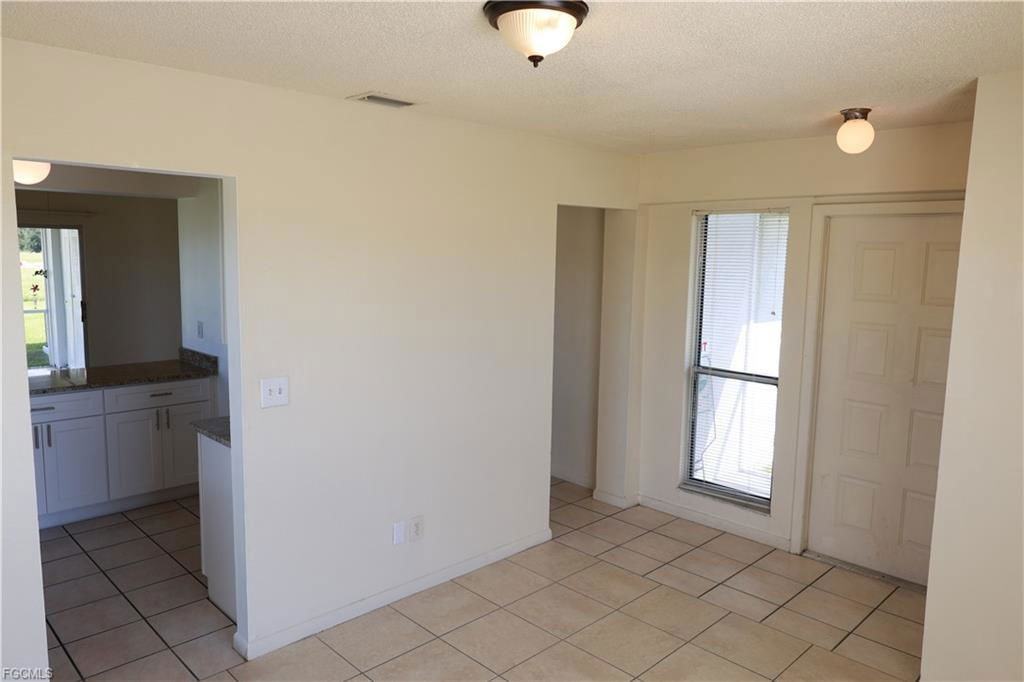 1733 Northeast 7th Place - Photo 4 of 8