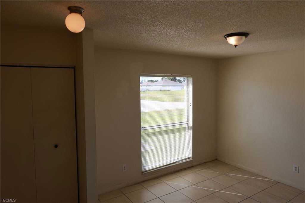 1733 Northeast 7th Place - Photo 5 of 8