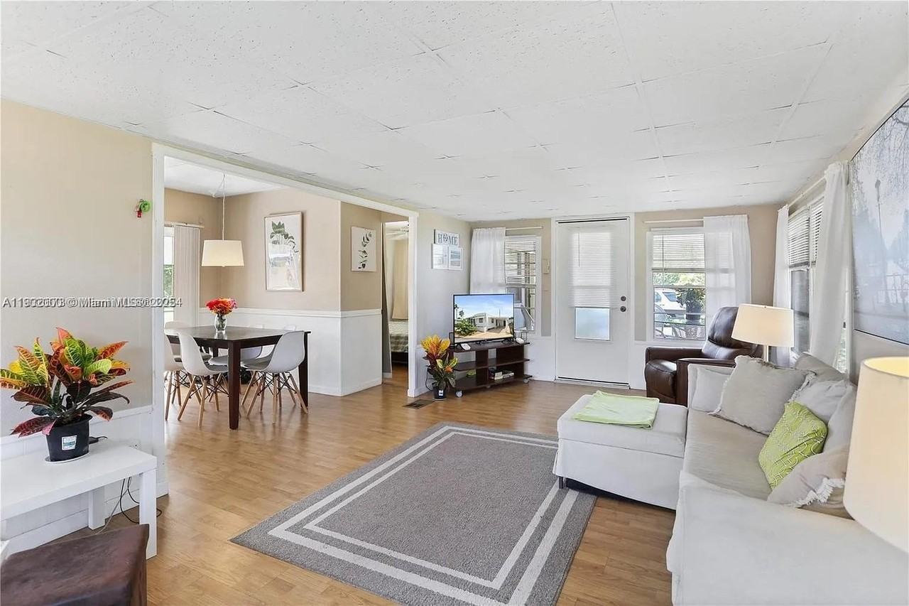 8616 Southwest 16th Place #8616 - Photo 4 of 21