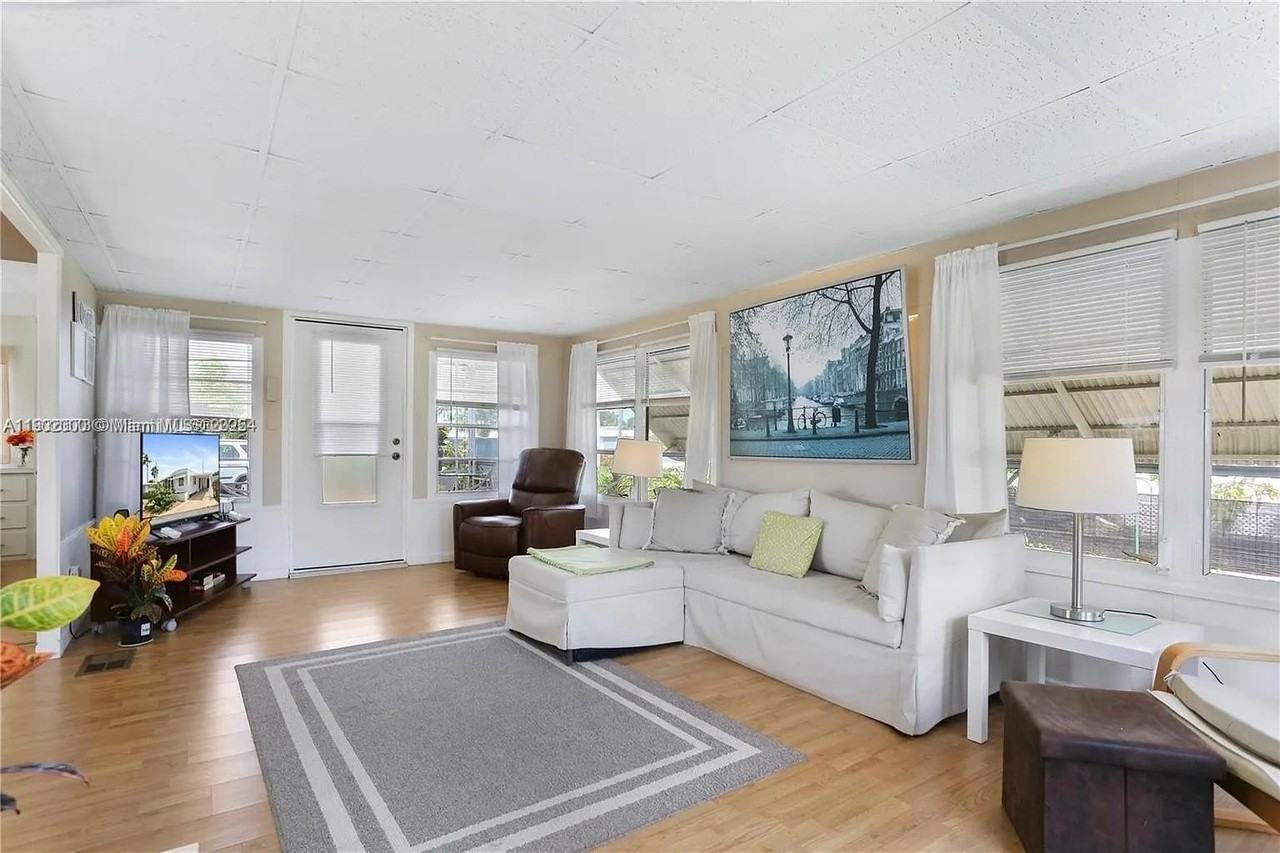 8616 Southwest 16th Place #8616 - Photo 5 of 21