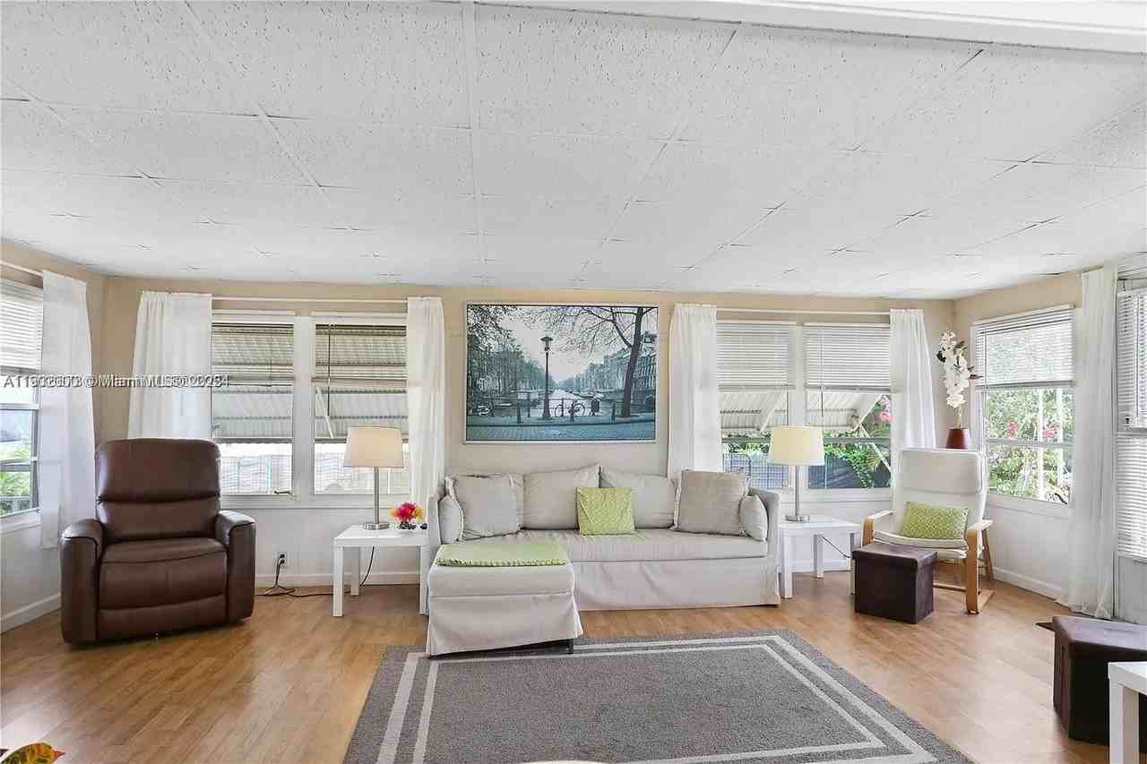 8616 Southwest 16th Place #8616 - Photo 6 of 21