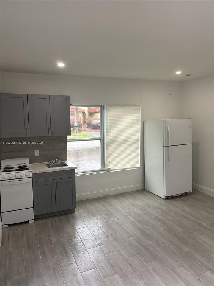 9301 Nw 4th Ave #3 - Photo 3 of 7