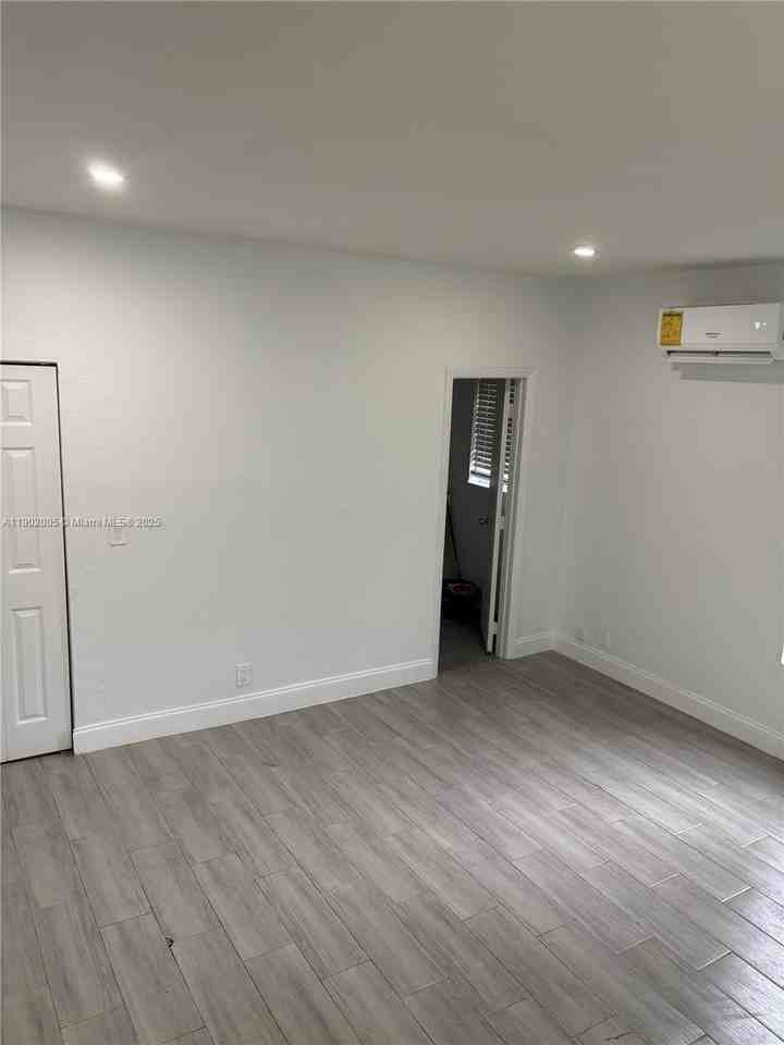 9301 Nw 4th Ave #3 - Photo 5 of 7