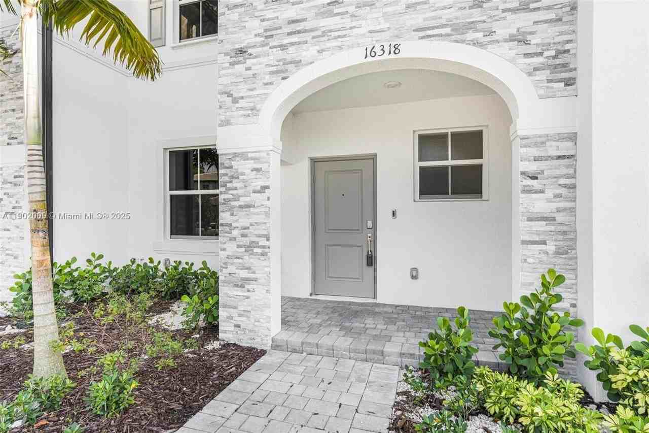 16318 Sw 291st St #16318 - Photo 2 of 27