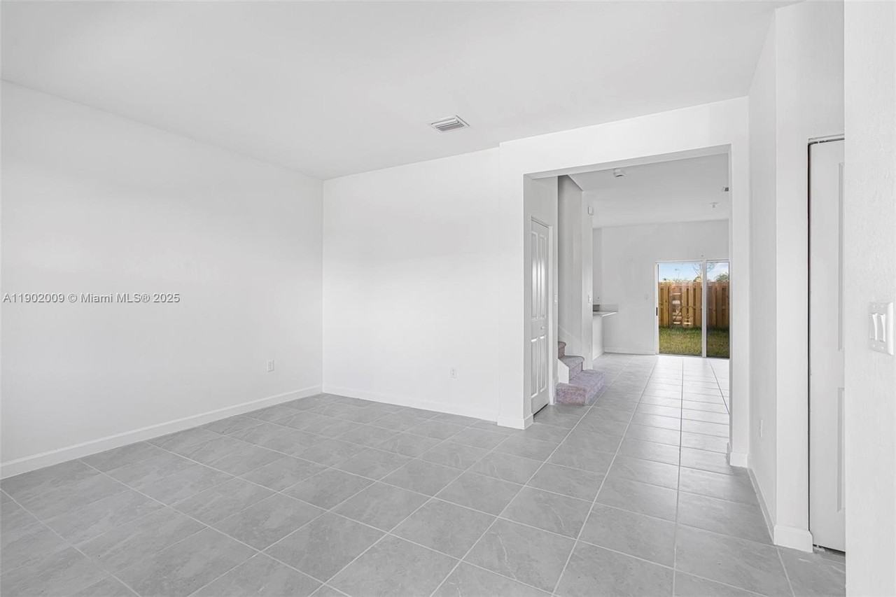 16318 Sw 291st St #16318 - Photo 3 of 27