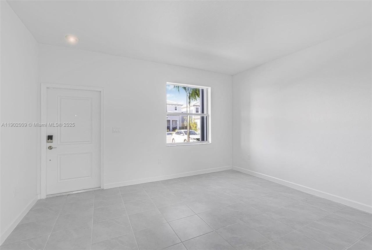 16318 Sw 291st St #16318 - Photo 4 of 27