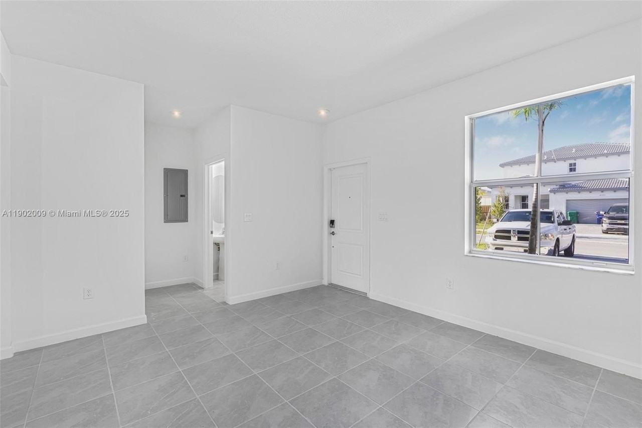 16318 Sw 291st St #16318 - Photo 5 of 27