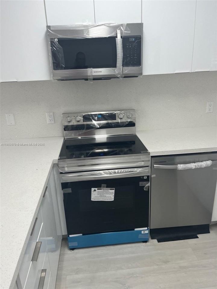 772 Nw 103rd St #0 - Photo 4 of 8