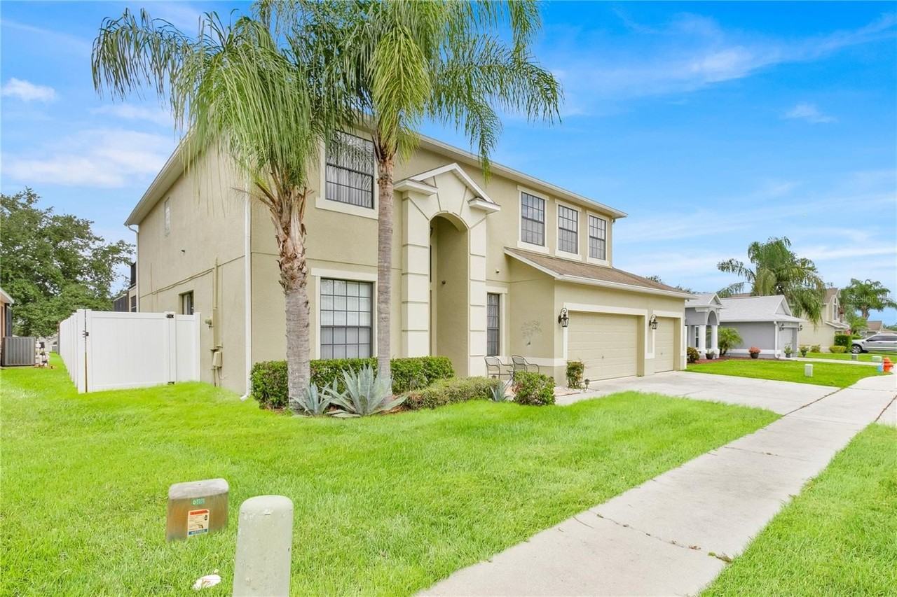 155 Waltham Ct - Photo 3 of 49