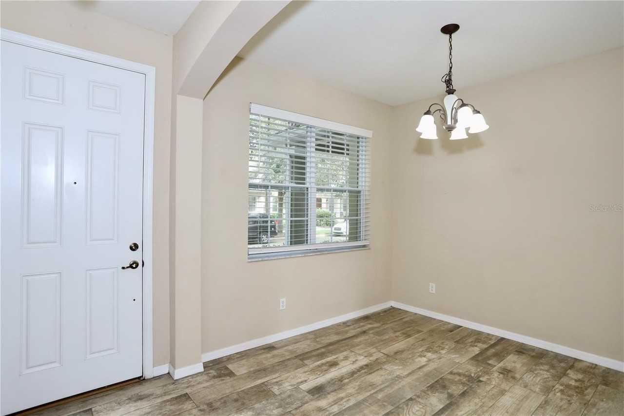 7912 Northlake Parkway - Photo 4 of 33