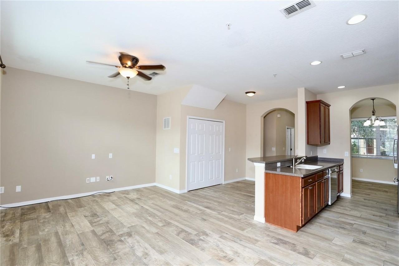 7912 Northlake Parkway - Photo 6 of 33