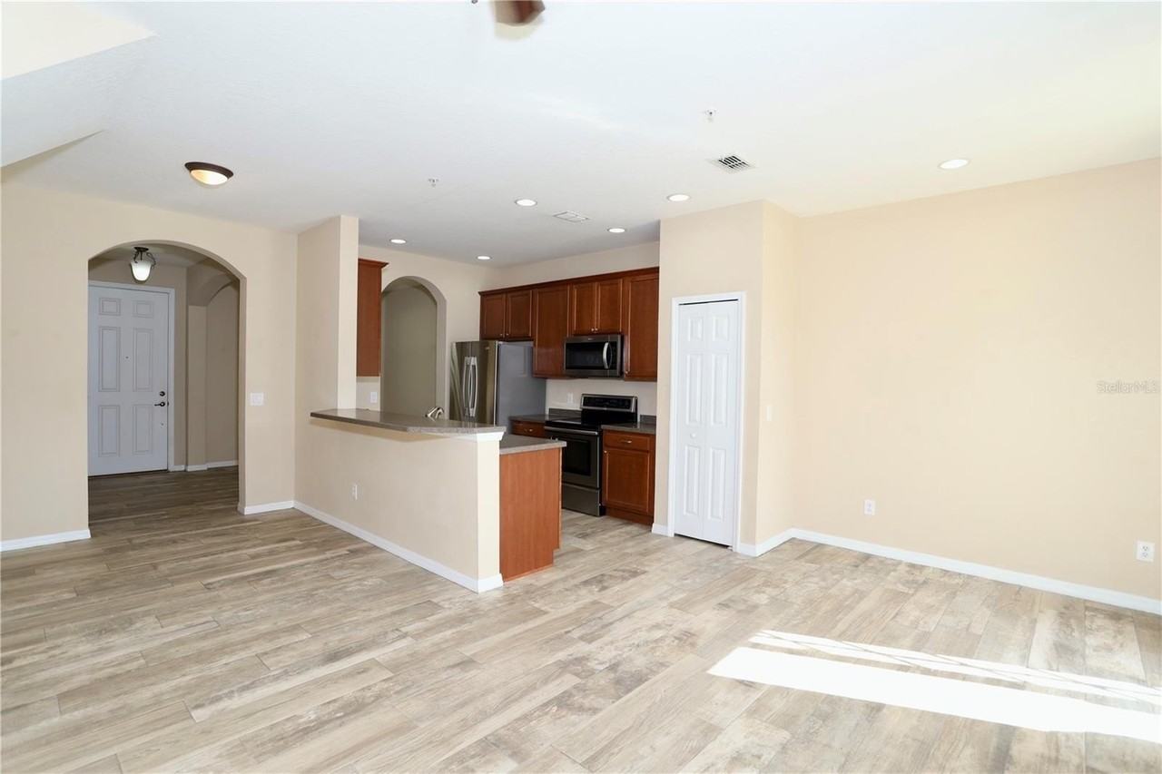 7912 Northlake Parkway - Photo 7 of 33