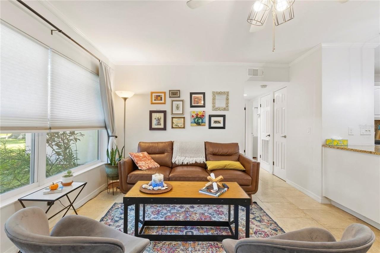 1010 Bay Breeze Ter - Photo 6 of 41