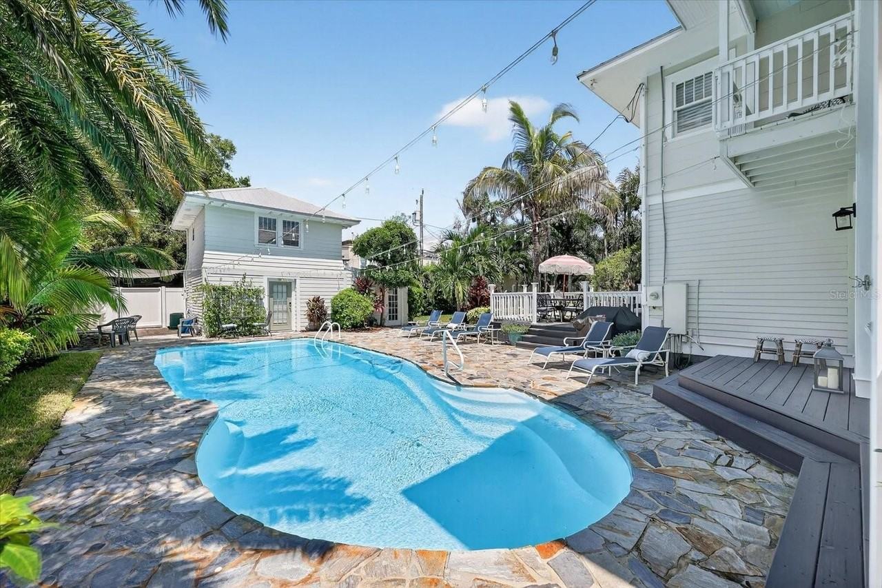 235 10th Ave Ne - Photo 3 of 50