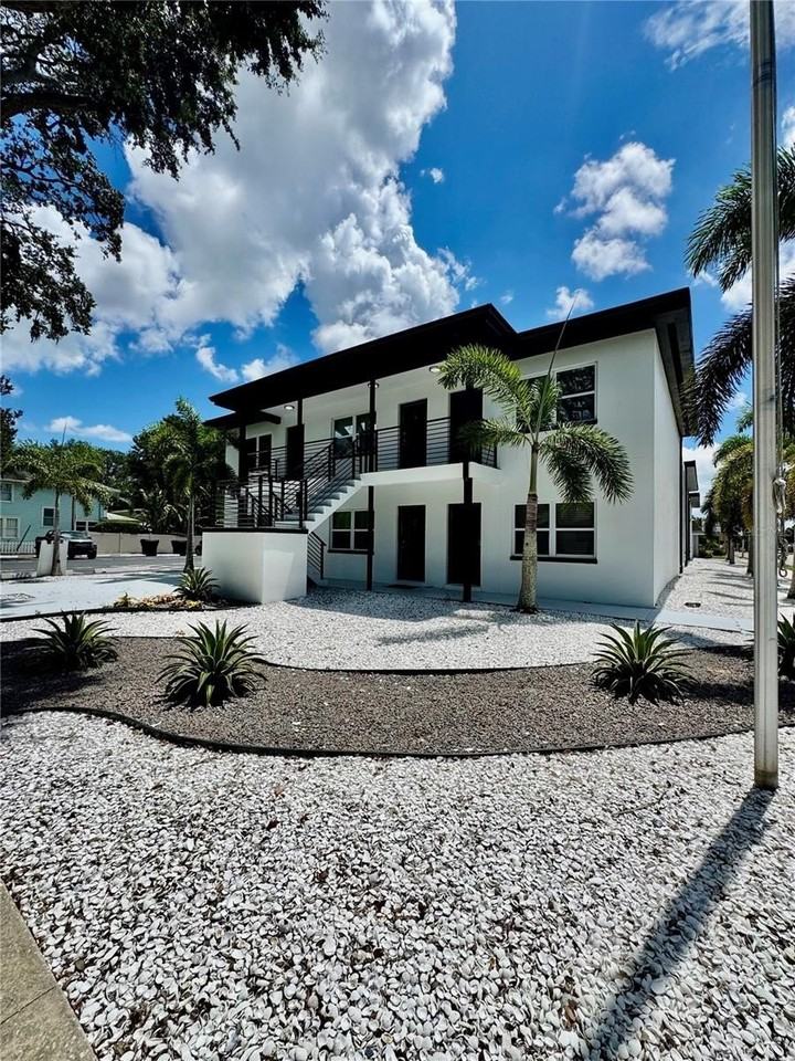 1921 Dr Martin Luther King Jr St N - Photo 2 of 9