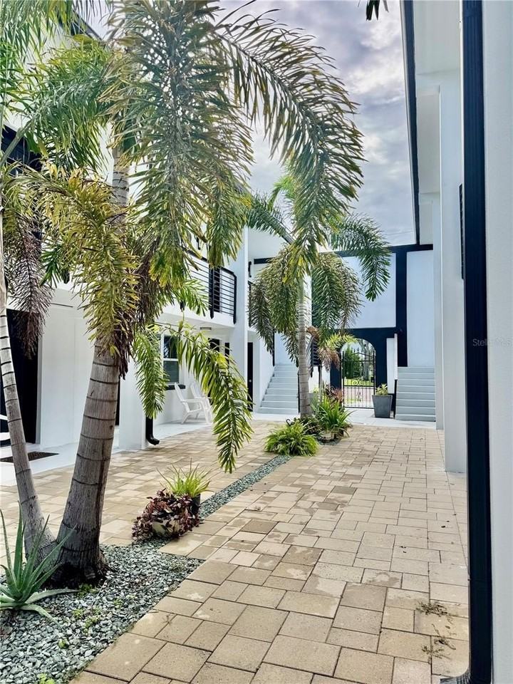 1921 Dr Martin Luther King Jr St N - Photo 3 of 9