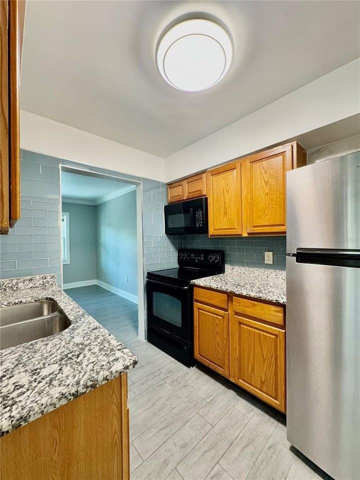 1921 Dr Martin Luther King Jr St N - Photo 4 of 9