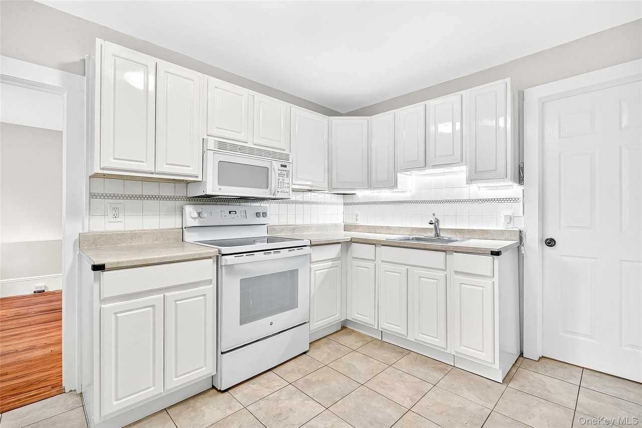 41 Saratoga Ave - Photo 4 of 19