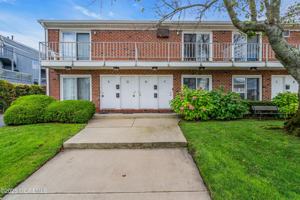 featured image of 114 3rd Ave Apt 10 #10