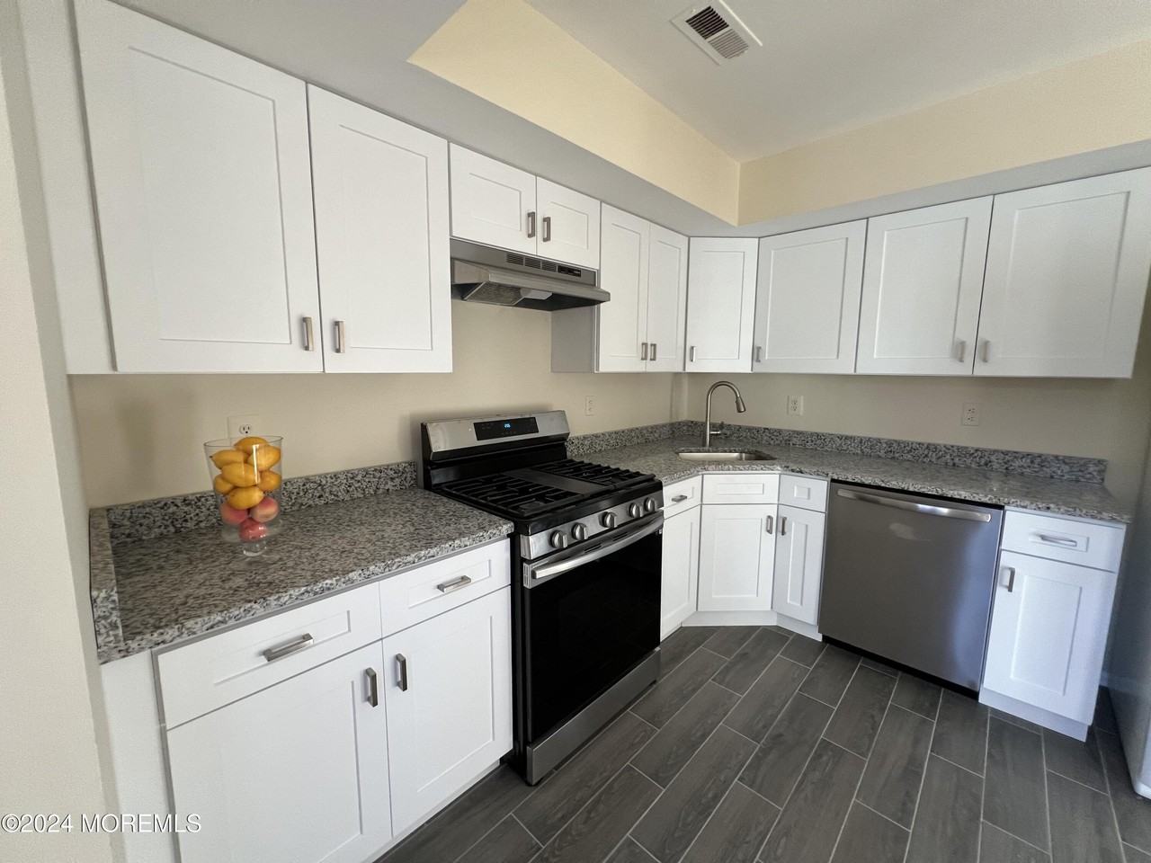 79 Lexington Ct - Photo 7 of 18