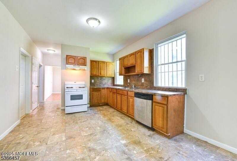 307 21st St Unit 1 #1 - Photo 2 of 10