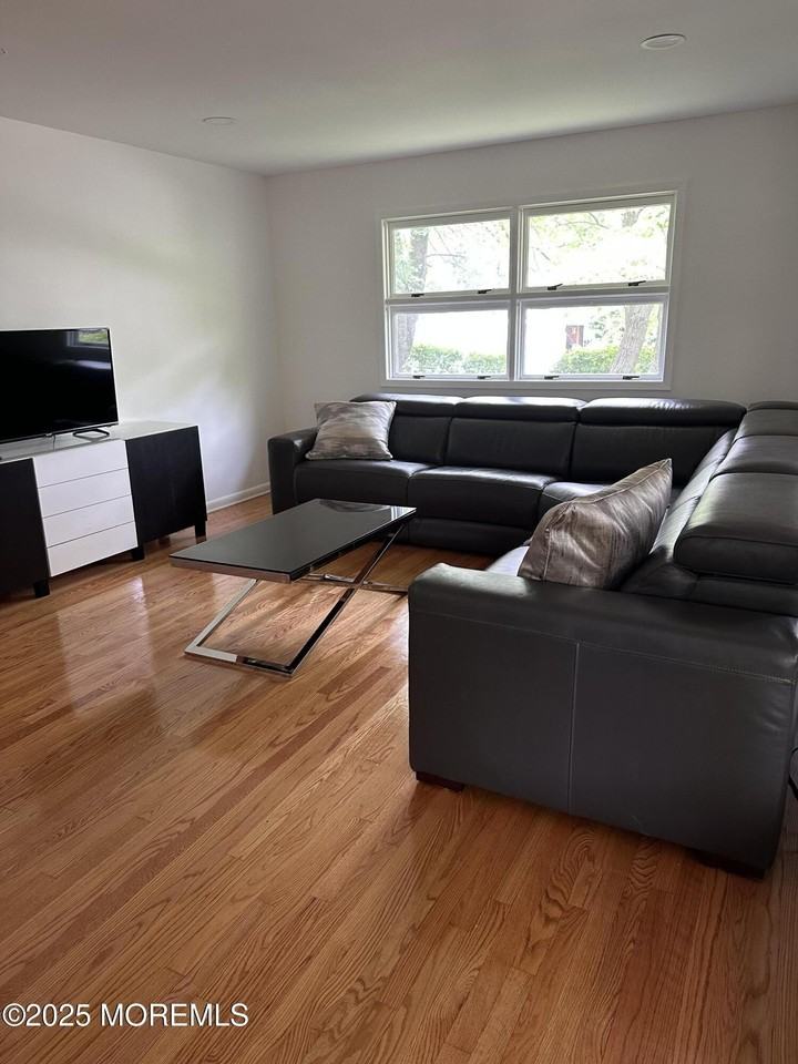 172 Larchwood Ave - Photo 2 of 33