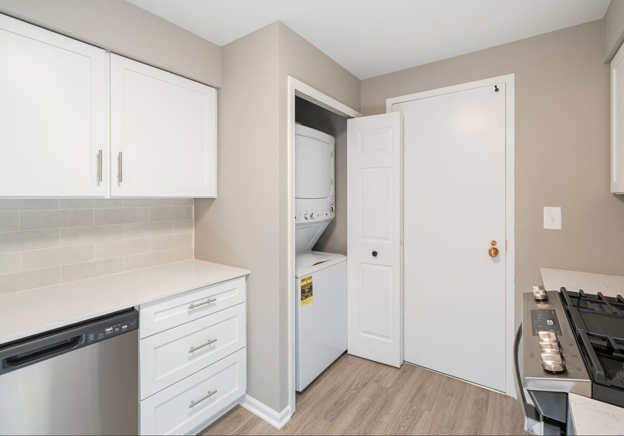 1910 Chestnut Avenue #C311 - Photo 3 of 10