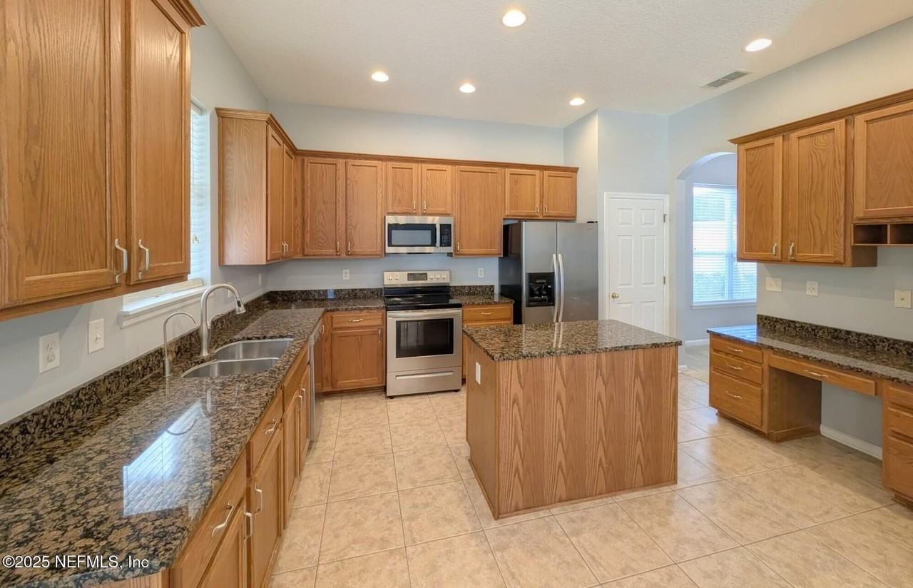 129 Castlegate Ln - Photo 2 of 23