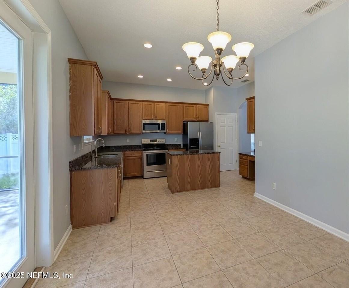 129 Castlegate Ln - Photo 3 of 23