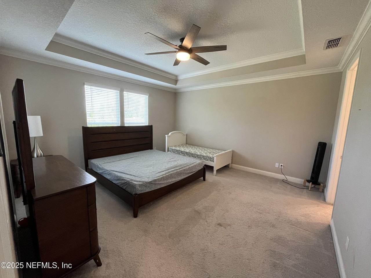 211 Diamondback Ave - Photo 5 of 50