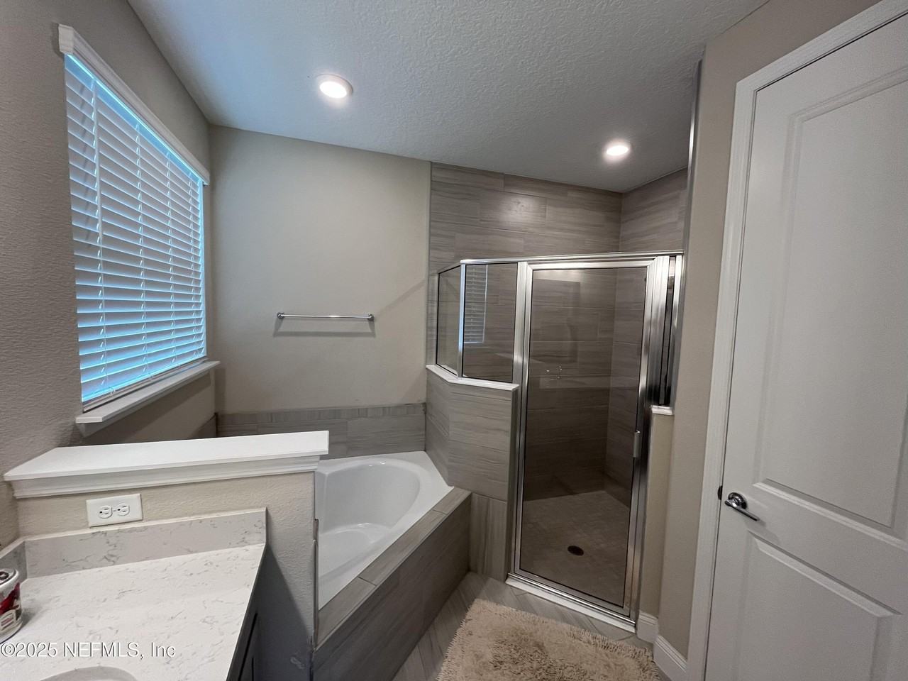 211 Diamondback Ave - Photo 6 of 50