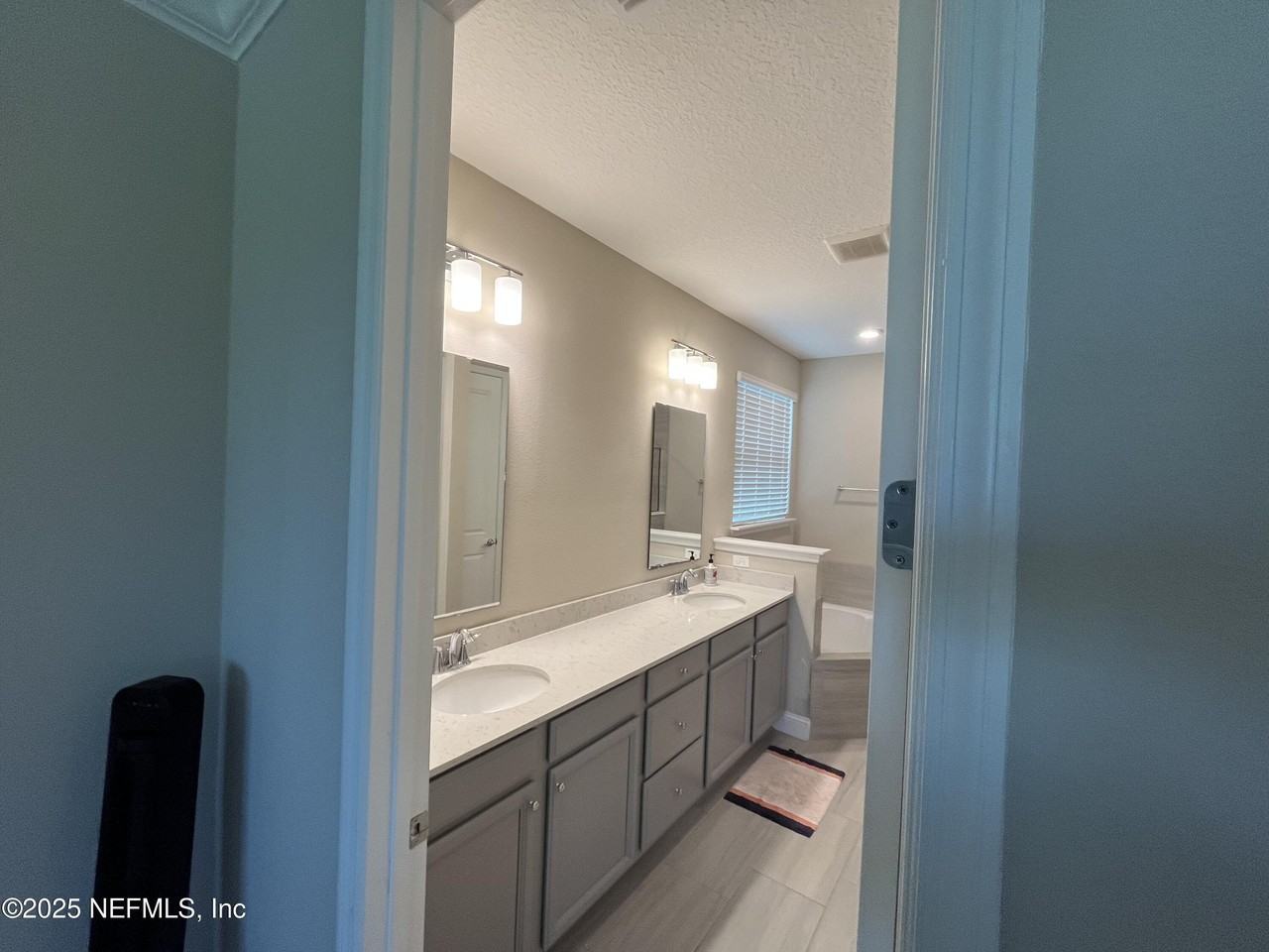 211 Diamondback Ave - Photo 7 of 50