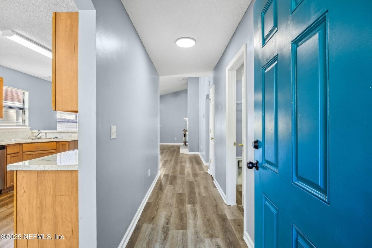 8047 Beaver Creek Dr - Photo 2 of 31