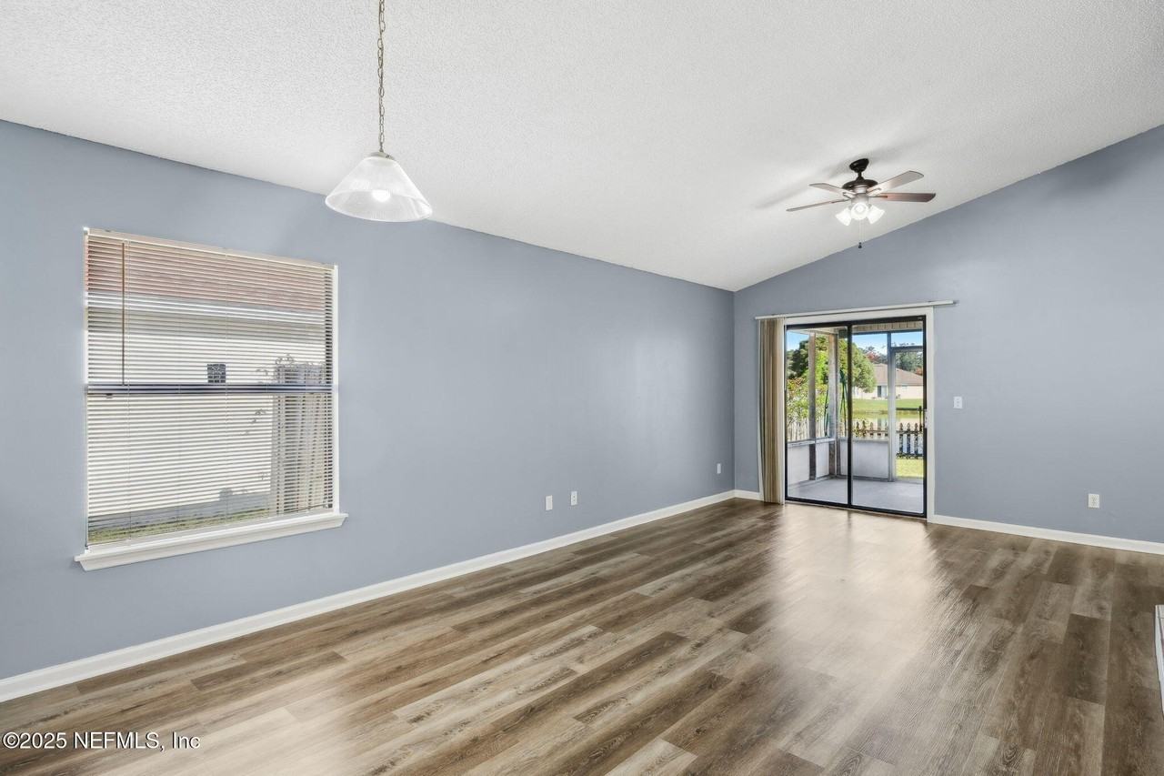 8047 Beaver Creek Dr - Photo 3 of 31