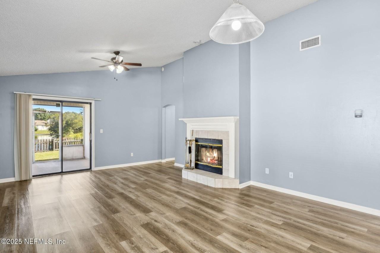 8047 Beaver Creek Dr - Photo 4 of 31