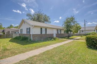 828 S Patterson Ave - Photo 1 of 1