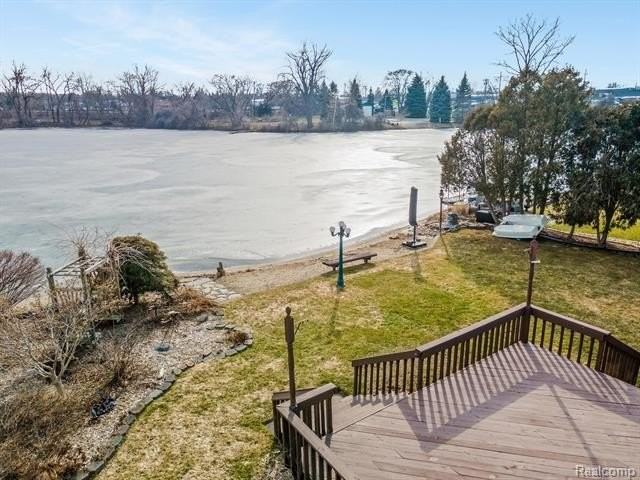 4645 Claudia Dr - Photo 3 of 40