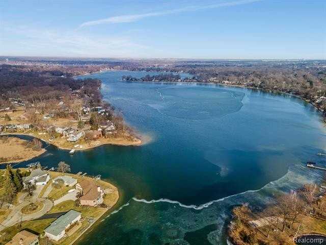 4645 Claudia Dr - Photo 4 of 40