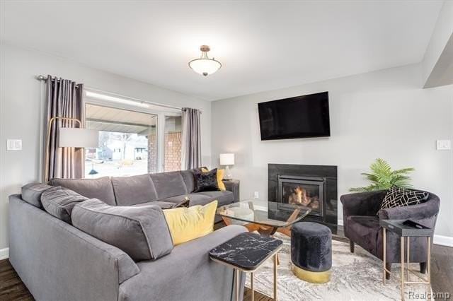 4645 Claudia Dr - Photo 7 of 40