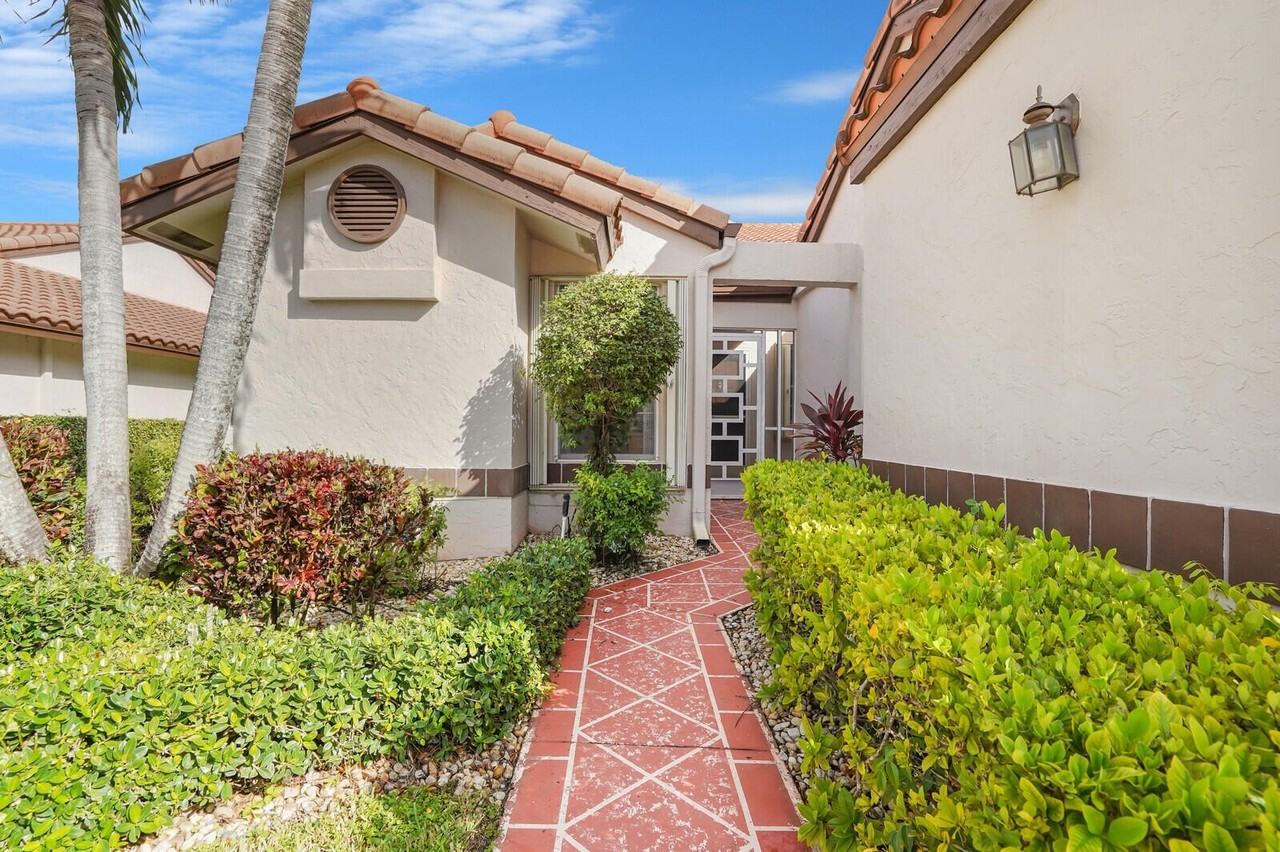 6099 Waldwick Cir - Photo 4 of 47