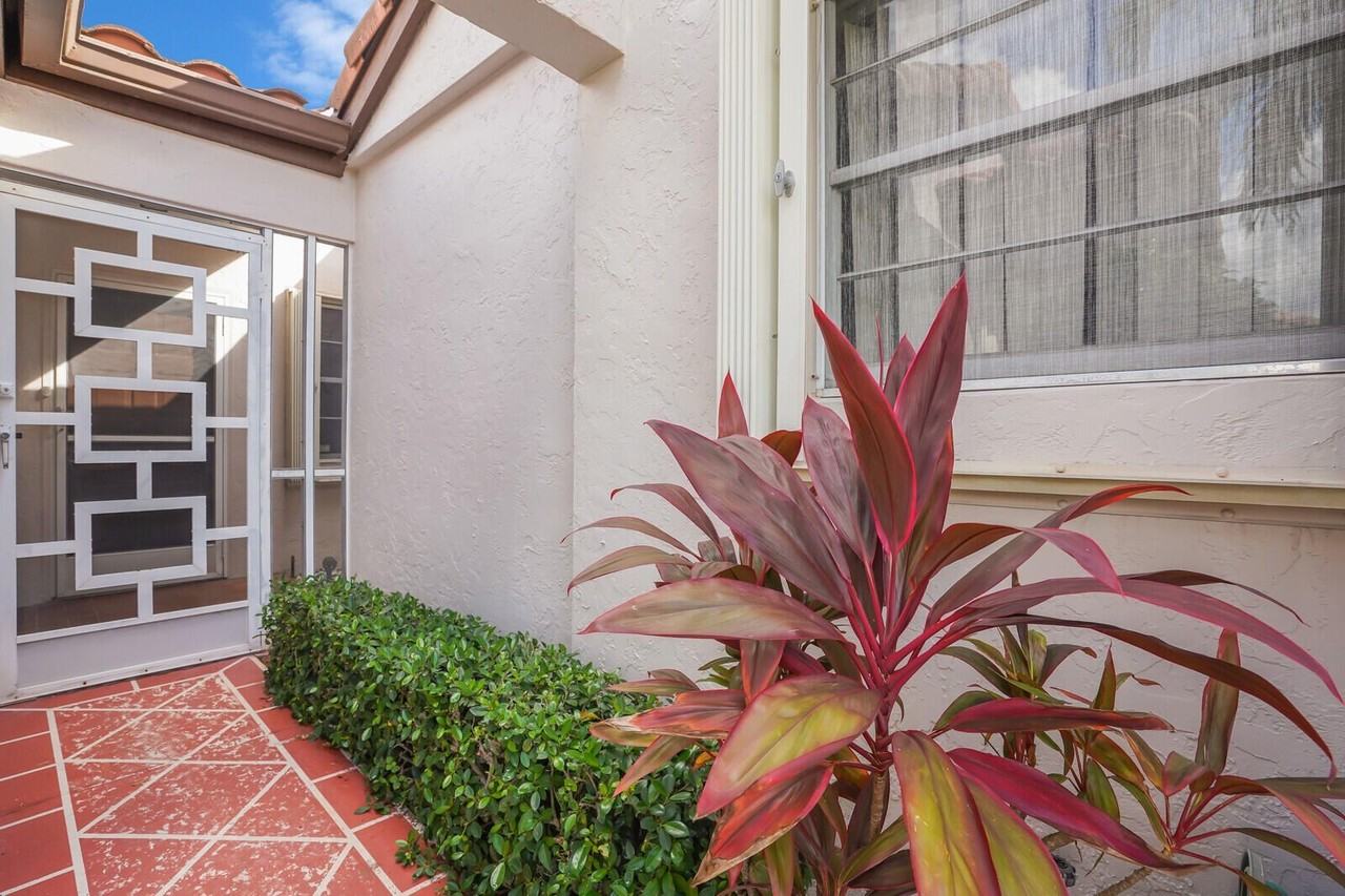 6099 Waldwick Cir - Photo 5 of 47