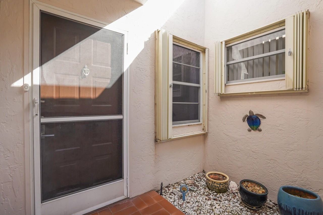 6099 Waldwick Cir - Photo 6 of 47