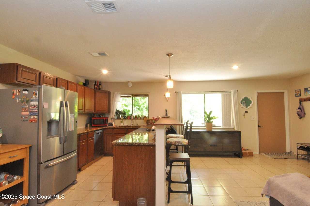 1318 Vancouver Avenue Southeast - Photo 2 of 22