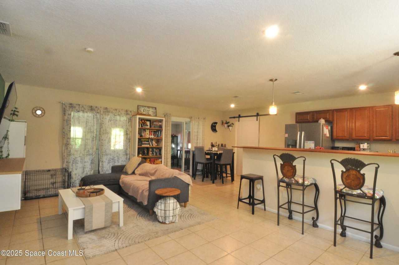 1318 Vancouver Avenue Southeast - Photo 6 of 22