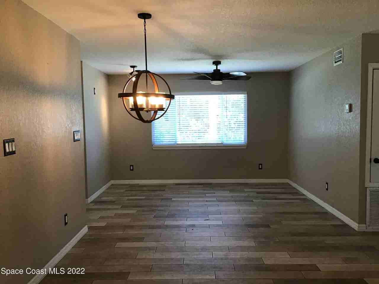 2859 Kingston Ln - Photo 7 of 24