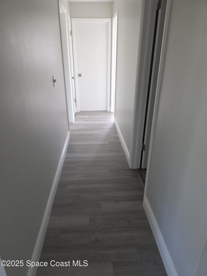 1076 Hermosa Dr - Photo 6 of 9