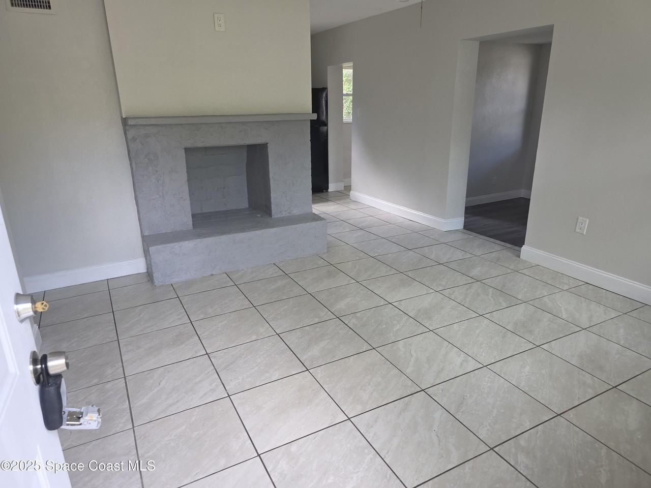 413 Dove Ave - Photo 2 of 10