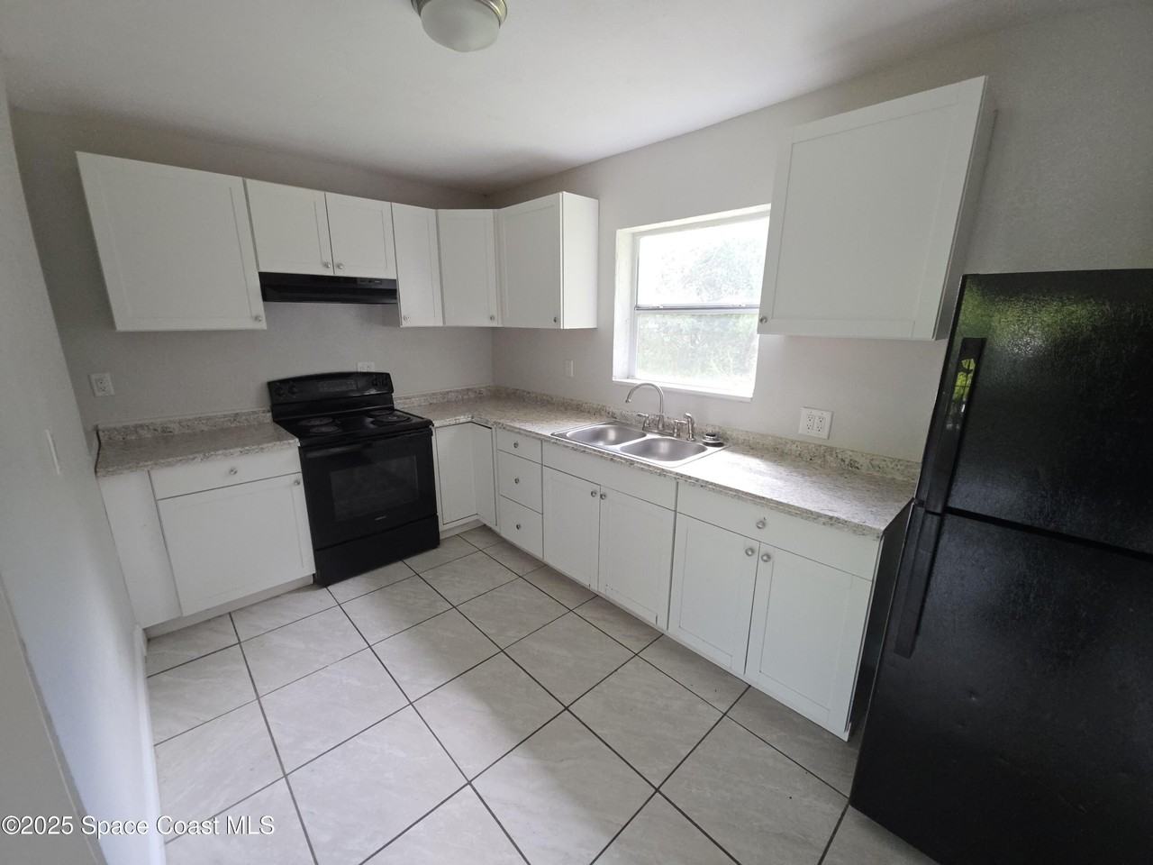 413 Dove Ave - Photo 4 of 10