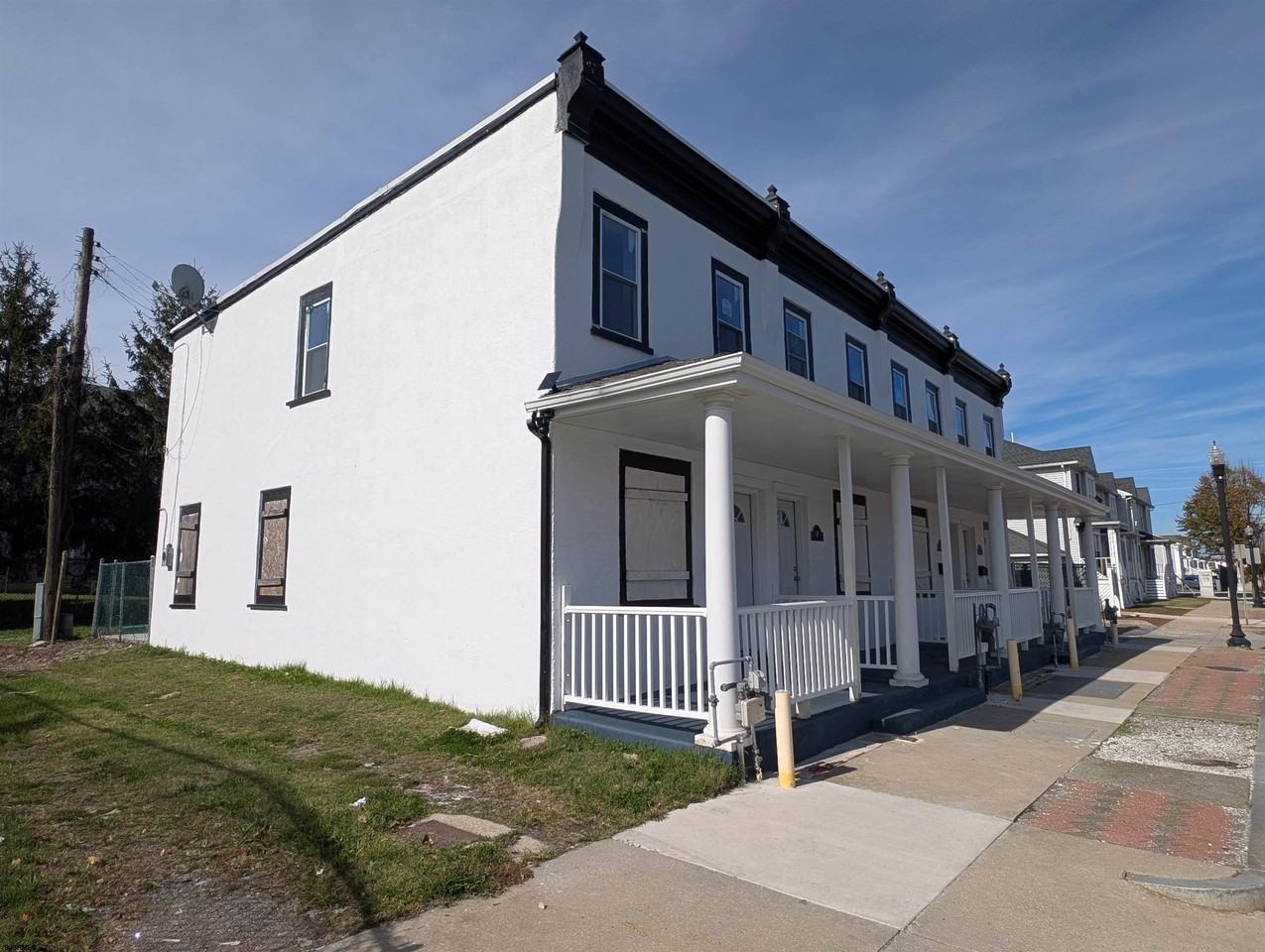 124 N Delaware Ave - Photo 2 of 29