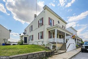 featured image of 253 E Howard St